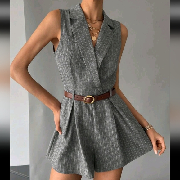 Women's Sleeveless V-Neck Striped Jumpsuit, Casual & Simple - Picture 4 of 4